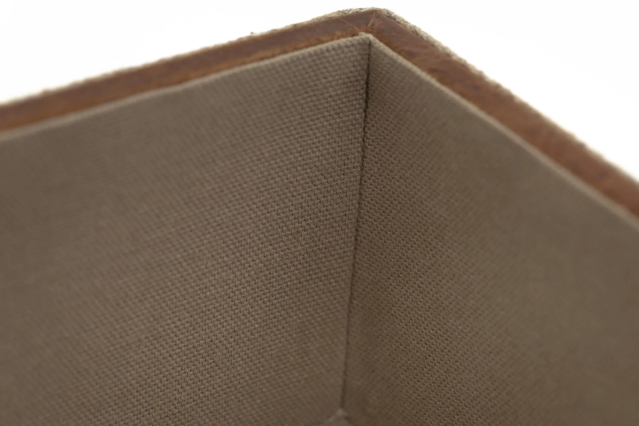 Flamant Milburn, Bac A Papier, Laine Et Cuir